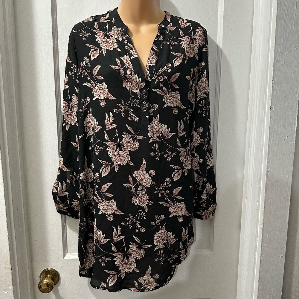Forever‎ 21 Black Floral Tunic Top in M